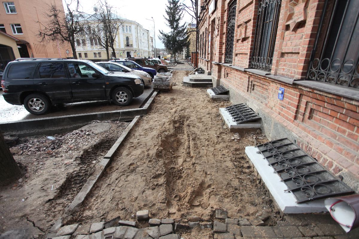 Глава города провел осмотр улиц Пскова, подлежащих ремонту в этом году
