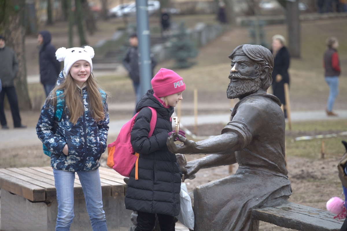 Торжественные мероприятия в Детском парке в честь годовщины воссоединения Крыма с Россией