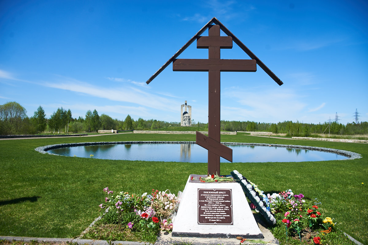 Мемориалы жертвам фашизма в Порховском районе посетили делегации Белоруссии и Ленинградской области