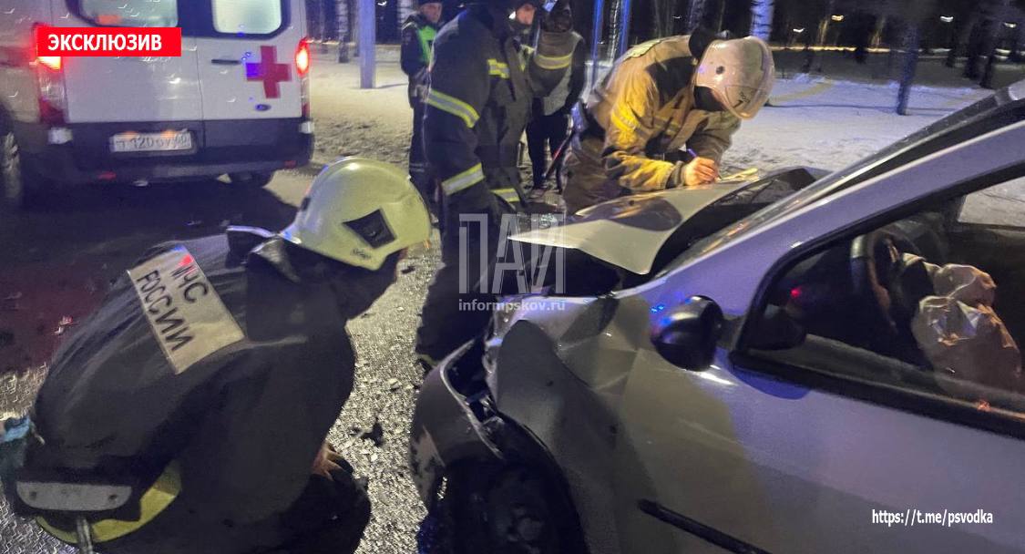 Два человека пострадали в результате ДТП на Юбилейной улице в Пскове 