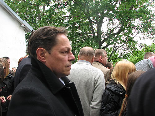 На фото: Игорь Скляр на литие у могилы А. С. Пушкина.