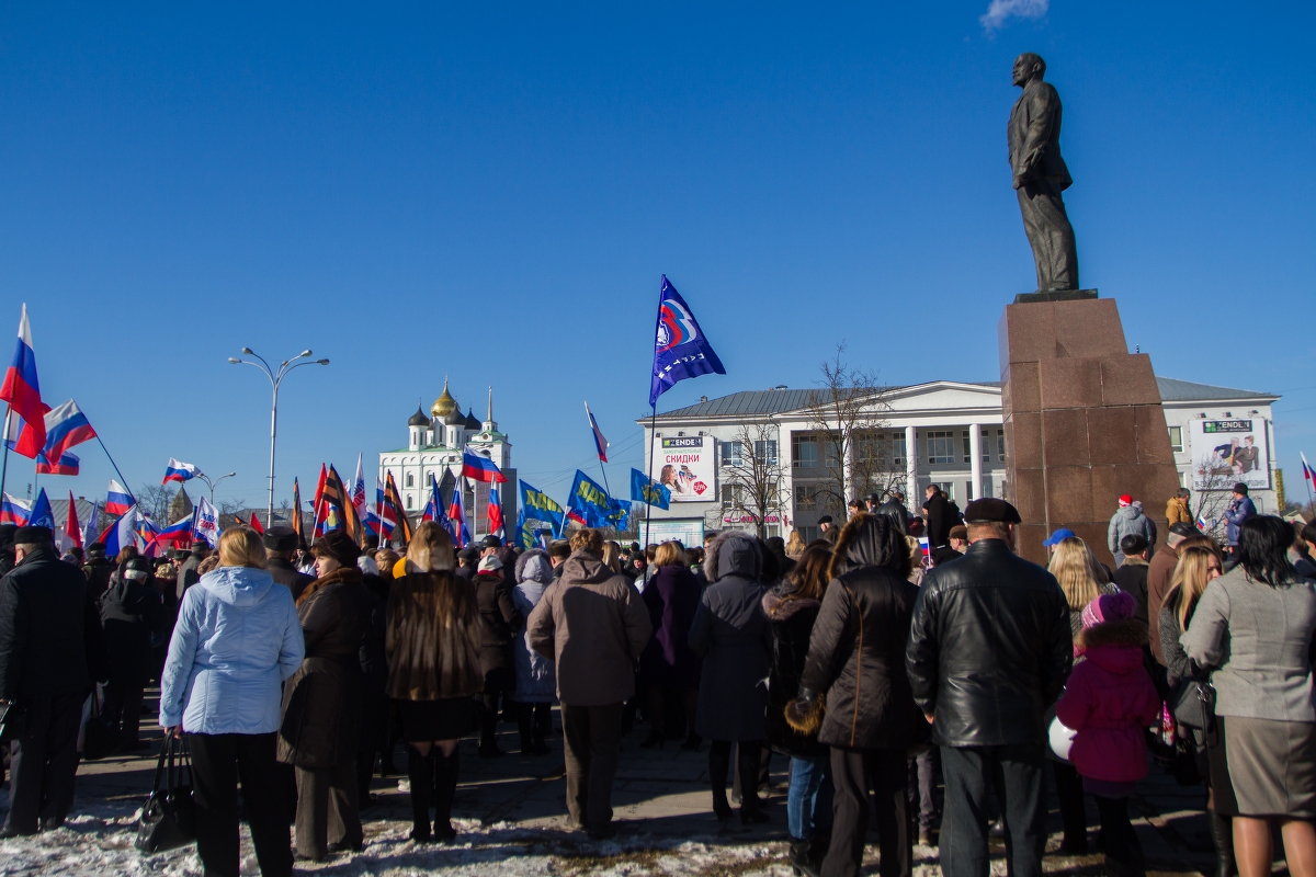 Митинг в Пскове в честь присоединения Крыма 18 марта 2014 года