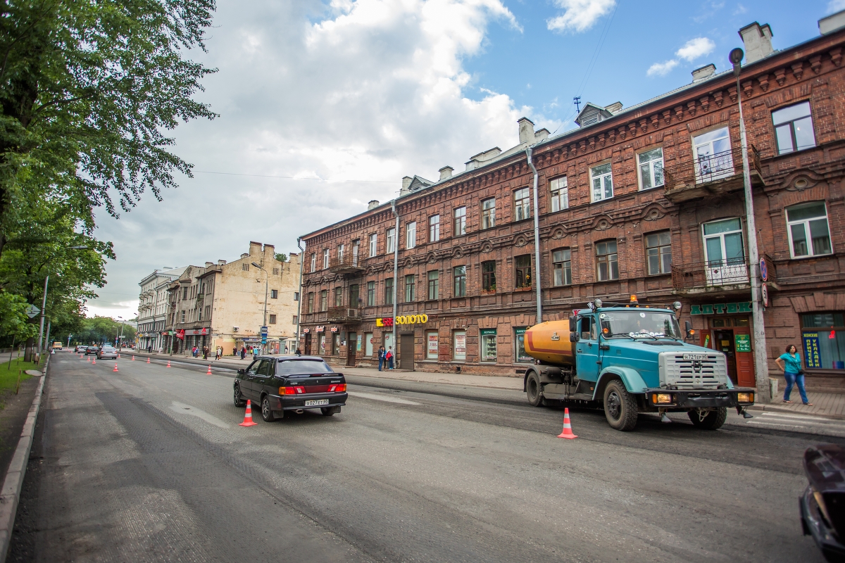 Ремонт дорожного полотна на Октябрьском проспекте (ФОТОРЕПОРТАЖ)