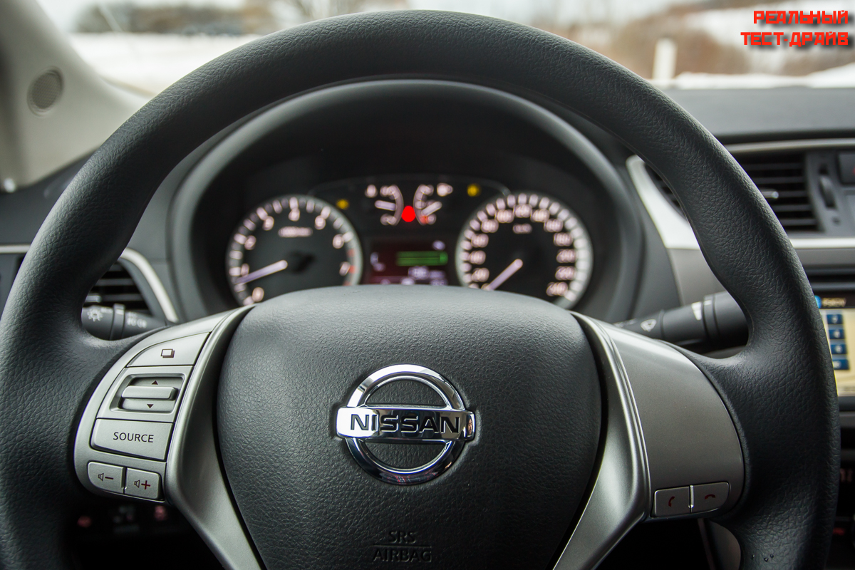 Nissan Sentra: внутри