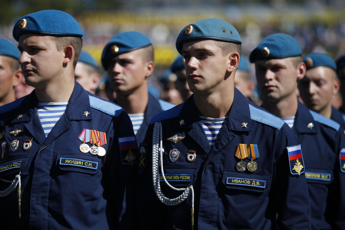 Воздушно космические силы и воздушно десантные войска. Форма солдат ВКС России 2021. Форма ВКС офисная 2020. Офиска Военная ВДВ. Офиска ВДВ зимняя.