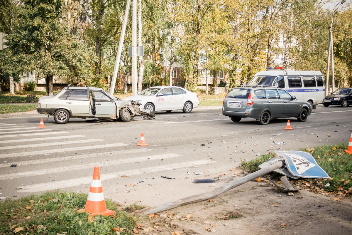 ДТП на перекрестке Коммунальной и Петровской