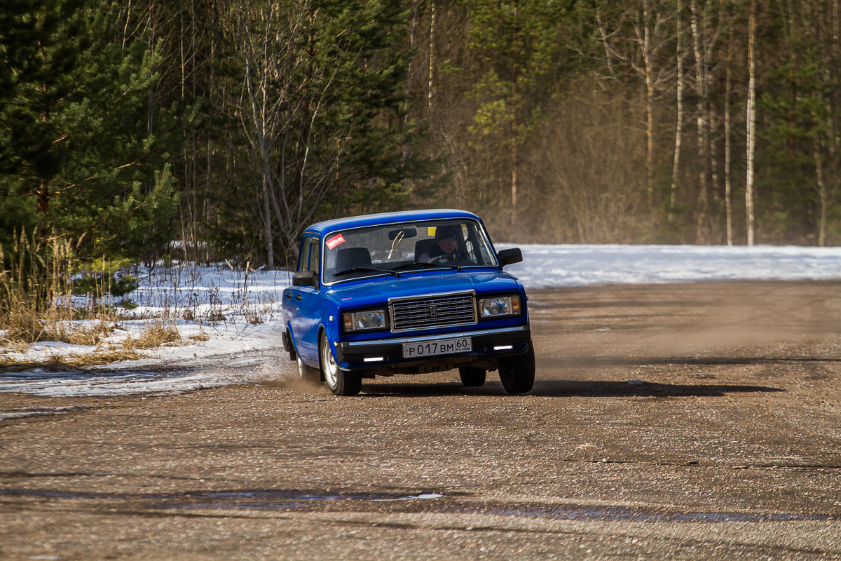 ВАЗ-2107 vs VW Golf III