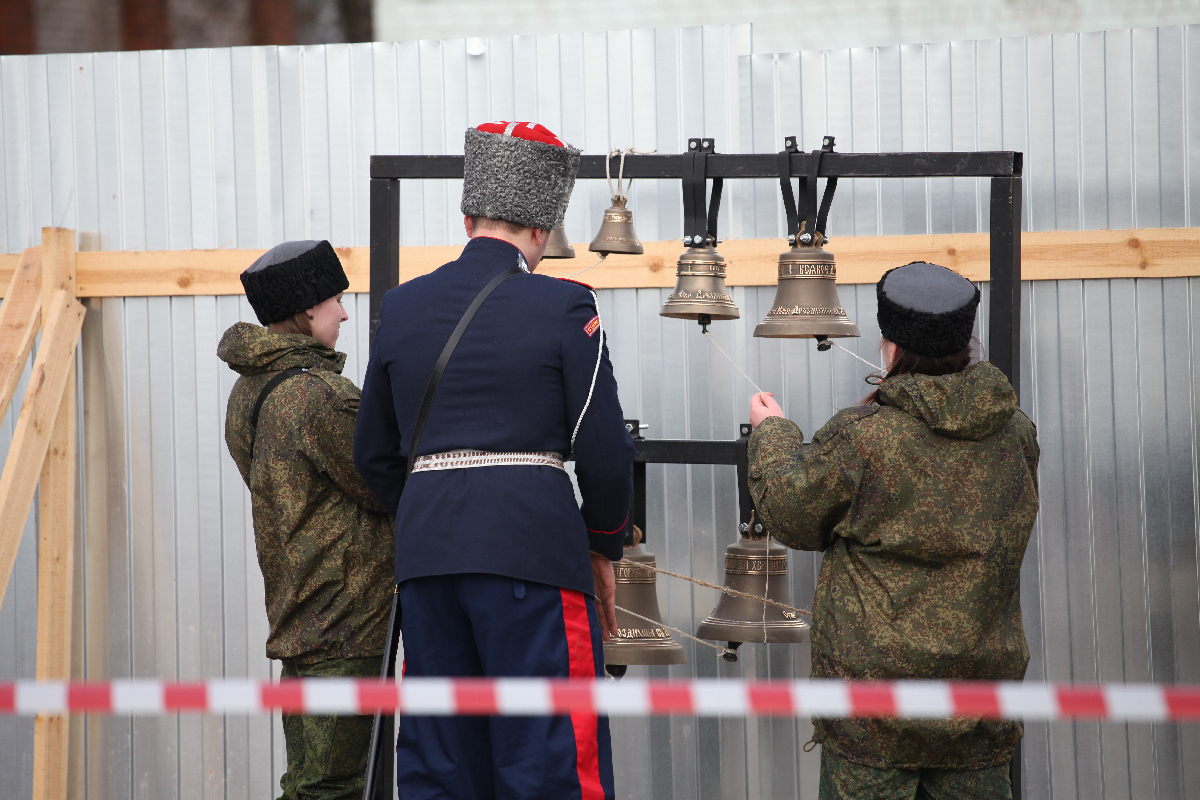 В Дно заложили храм Царственных мучеников