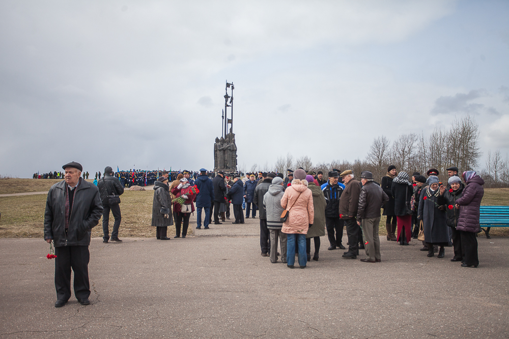 В годовщину Ледового побоища у памятника Александру Невскому псковичи возложили цветы и принесли присягу