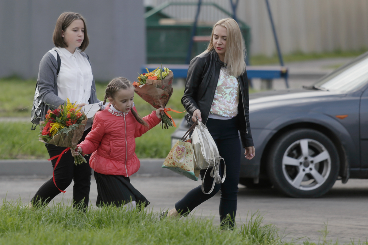 Торжественная линейка  в новой школе