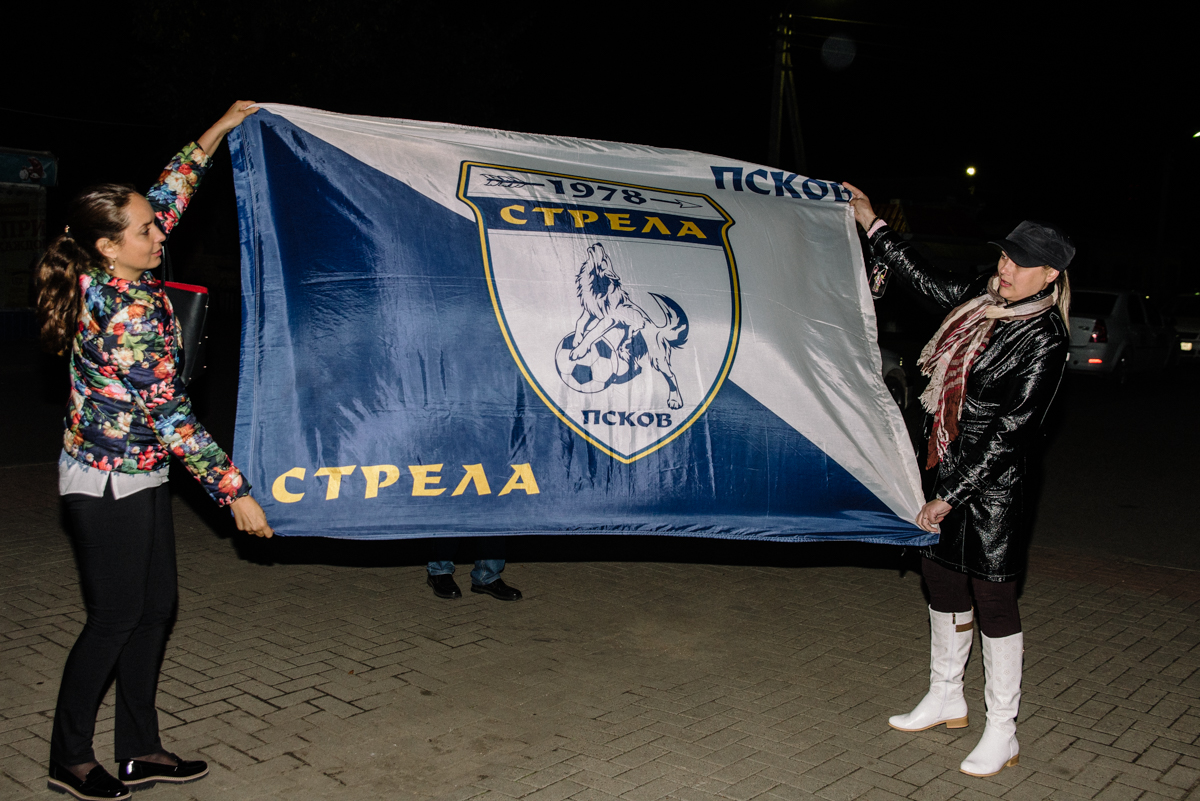 Торжественная встреча футболистов «Стрелы» на псковском вокзале