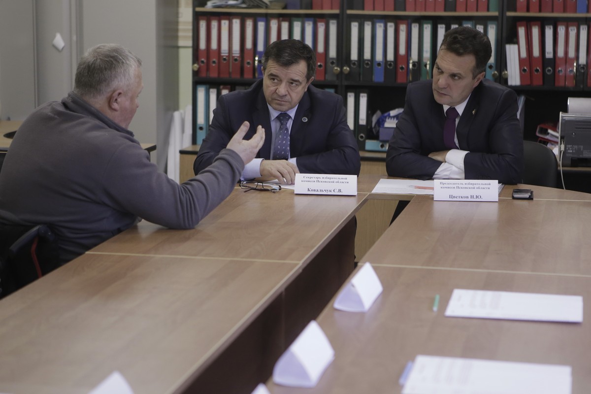 Вручение удостоверений депутатам Псковской гордумы 6-го созыва