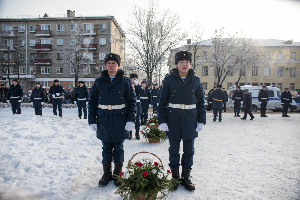 Горожане возложили гирлянды Славы к могиле Неизвестного солдата и стеле «Псков — Город воинской славы»