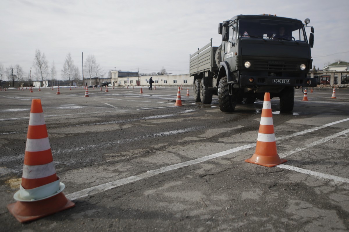 Сдача экзаменов на автодроме ДОСААФ в Пскове