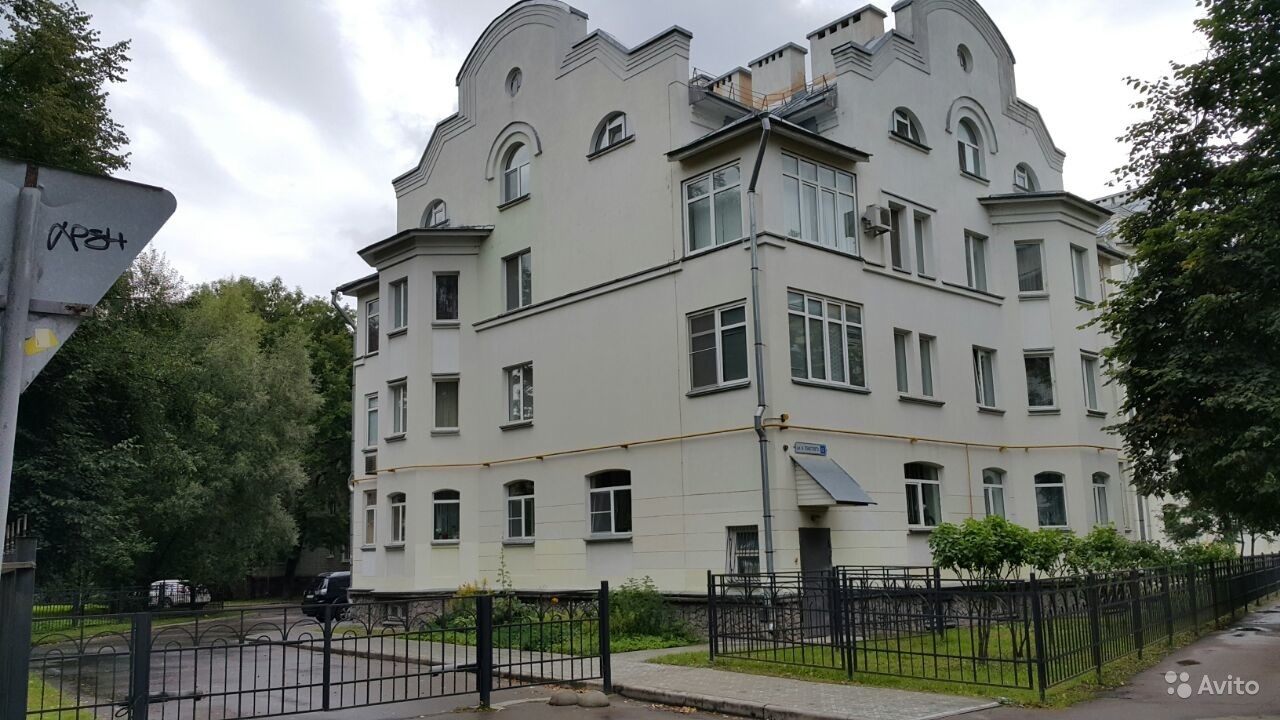 Льва Толстого, 12