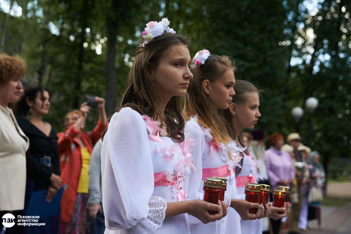 Акция «Зажжем свечу» прошла в Пскове