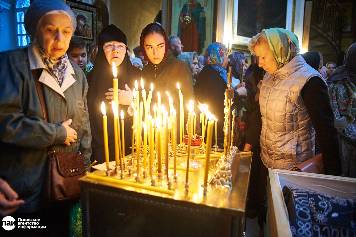 Прощание с бывшим наместником Свято-Успенского Псково-Печерского монастыря архимандритом Тихоном (Секретарёвым)