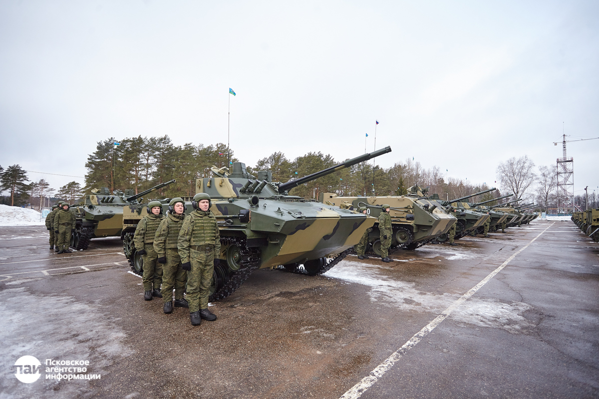 Новые машины десанта поступили в Псковскую дивизию