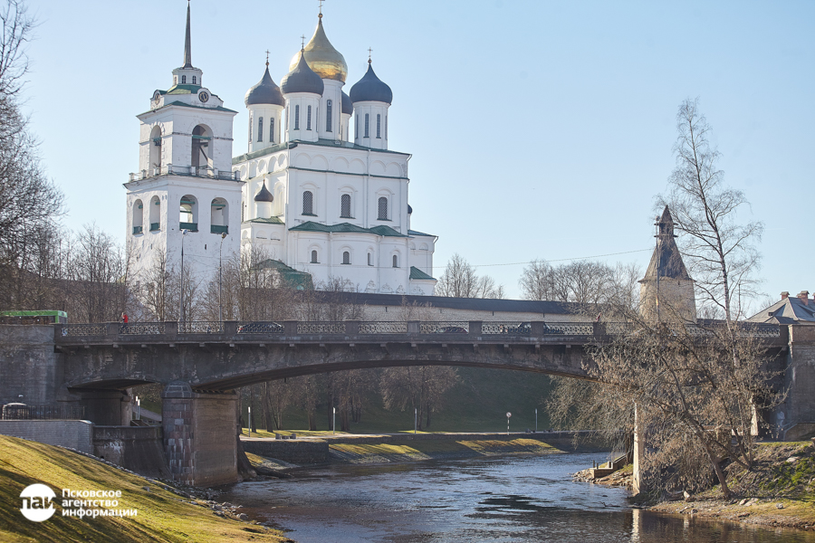 Троицкий мост в Пскове