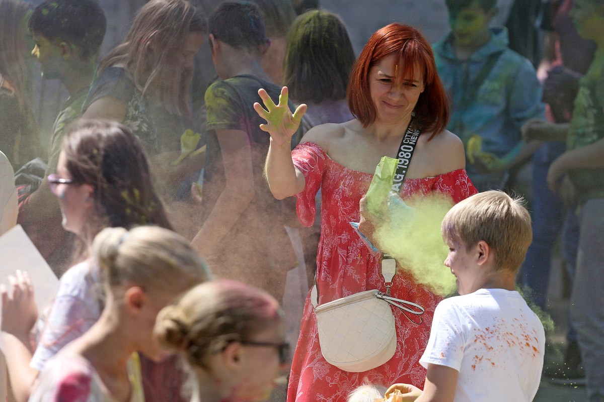 Фестиваль красок ColorFest в Пскове