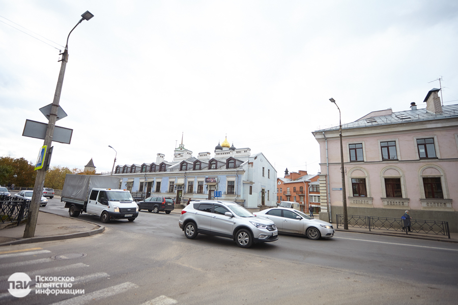 Контрольный выход депутатов Псковской городской Думы на улицу Леона Поземского