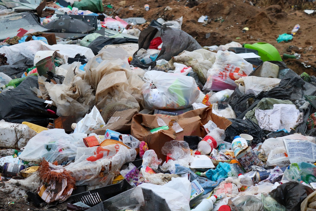 Как убирают мусор: Фоторепортаж из Стругокрасненского района