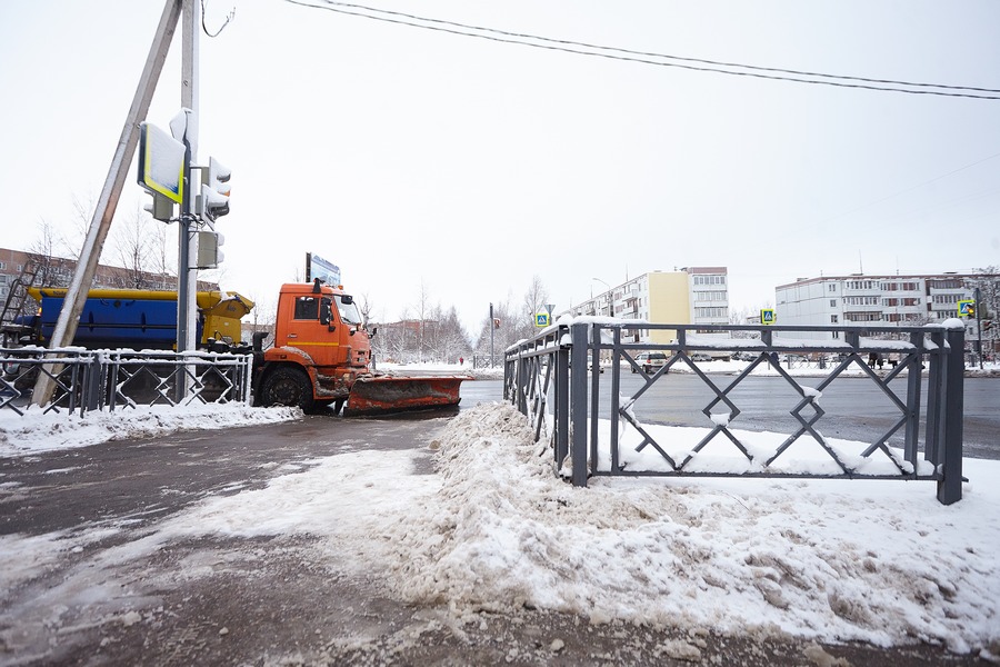 Городские власти проконтролировали уборку снега на улицах Пскова