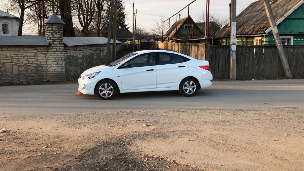 Место наезда автомобиля на ребенка на улице Красноармейской в Пскове