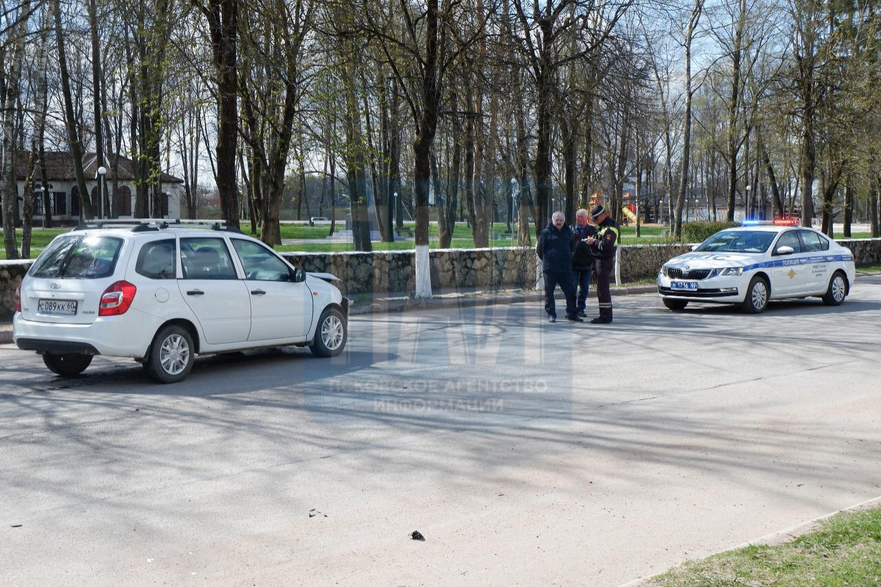 Женщина пострадала в результате ДТП в Псковской области