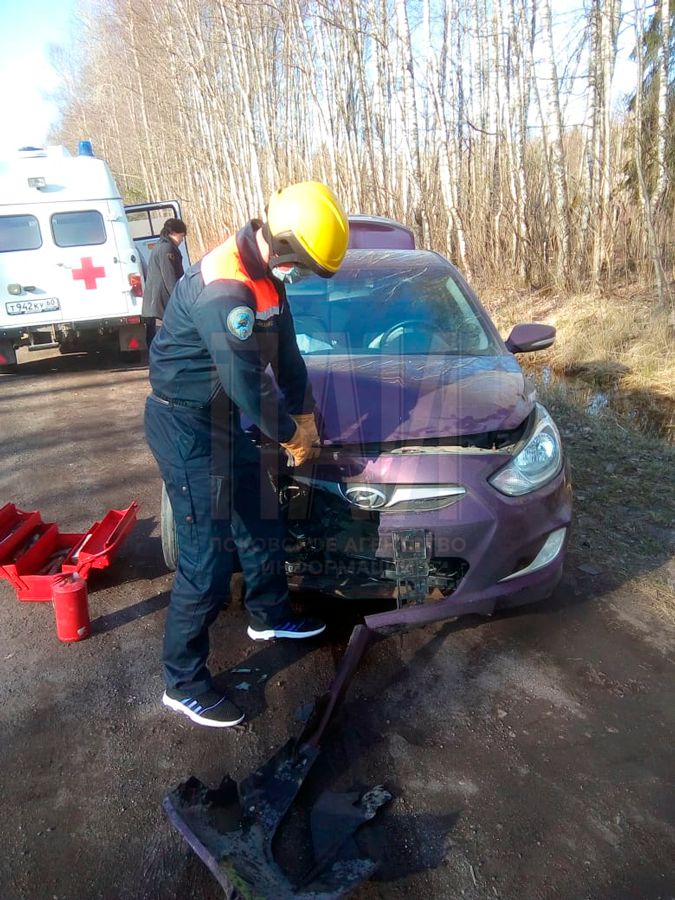 В Гдовском районе столкнулись Hyundai  и Mitsubishi