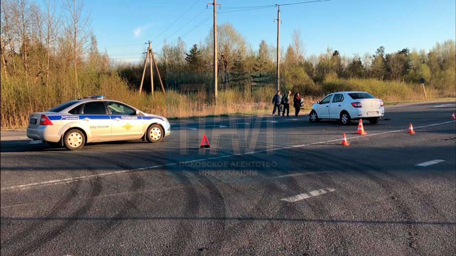 Женщина пострадала в результате ДТП в Псковской области