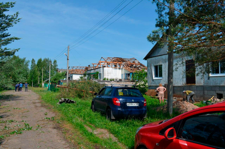 Последствия урагана в деревне Фишнево Бежаницкого района