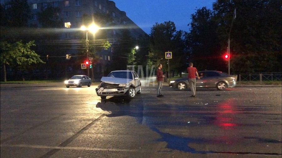 	Две иномарки столкнулись в Пскове на Рижском проспекте