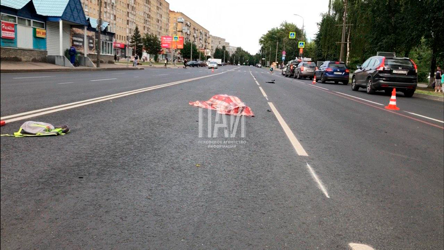 Фото с места гибели девушки под колесами пьяного водителя автомобиля Hyundai