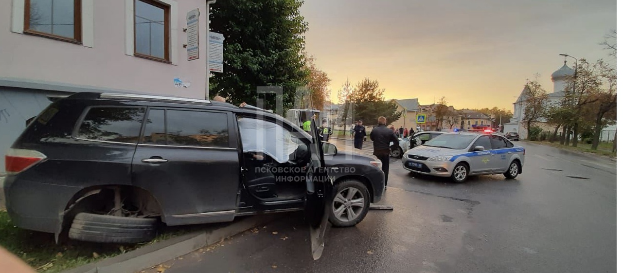 ДТП на улице Гоголя в Пскове