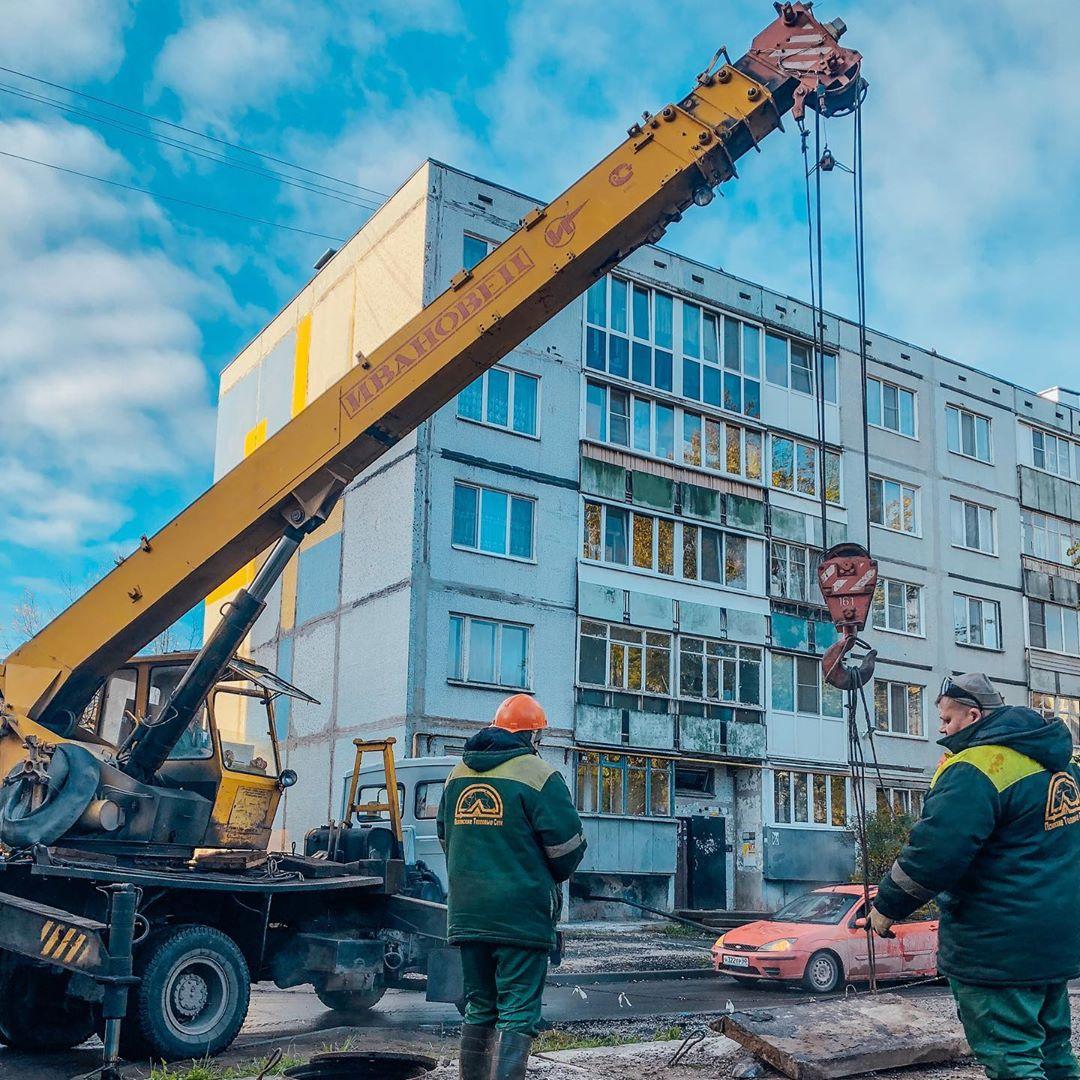 В Пскове на улице Звездной ведутся ремонтные работы труб