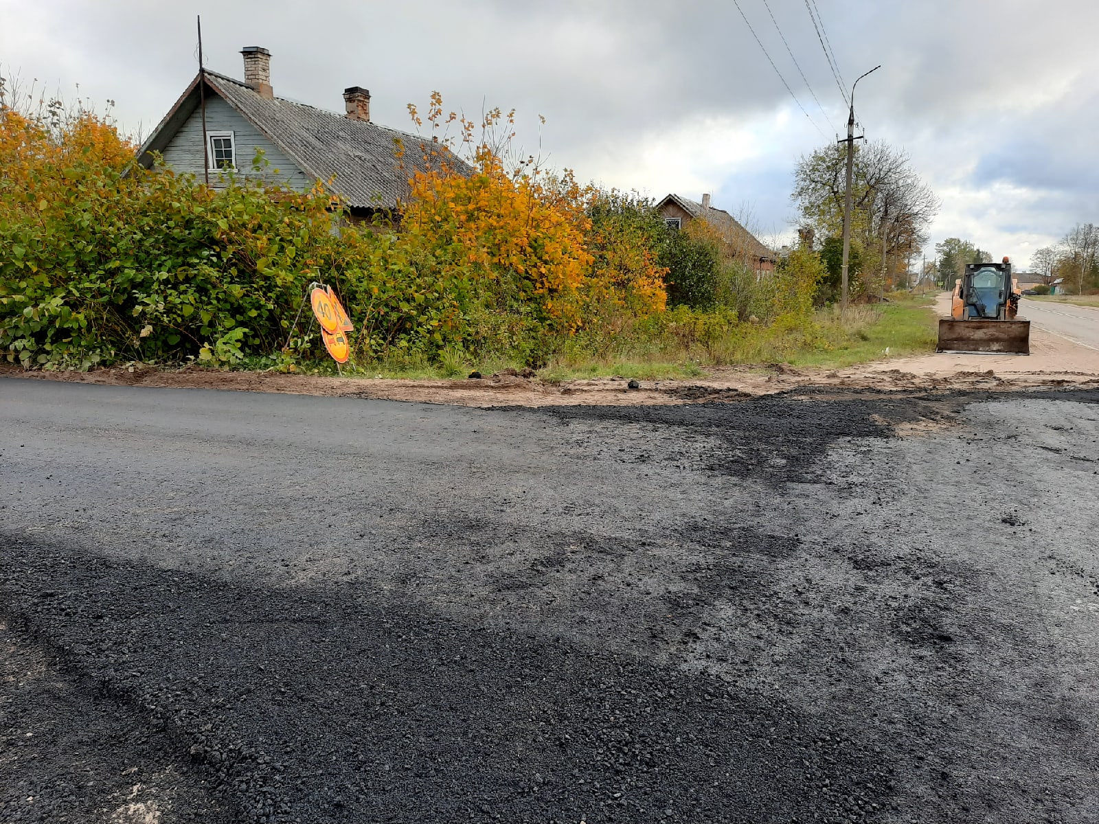 Фото с места ремонтных работ в Гдове