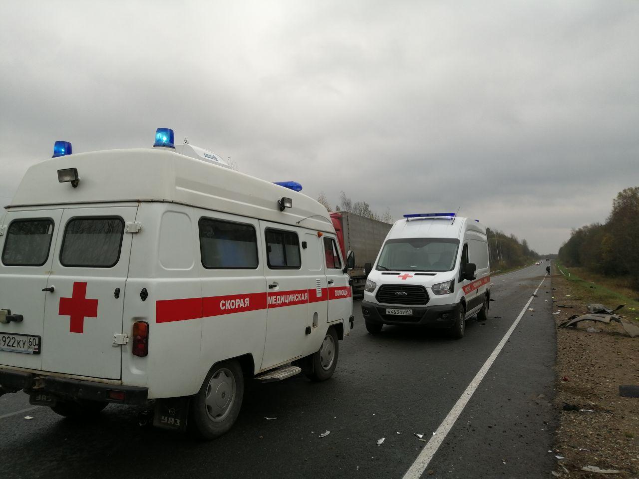 Автомобиль перевернулся в Новосокольническом районе