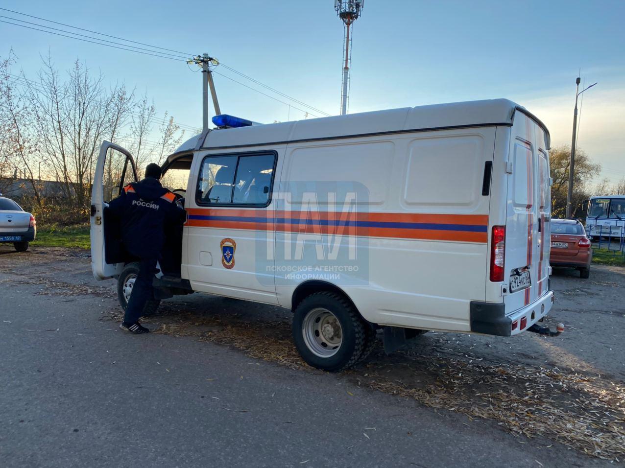 Выстрел от гранатомета нашли возле торгового центра в Пскове