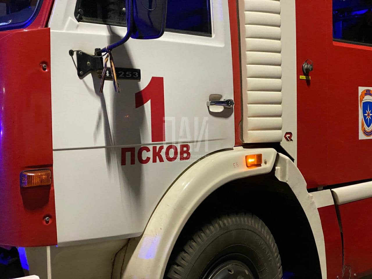 Возгорание автомобиля на Красноармейской, 15 в Пскове