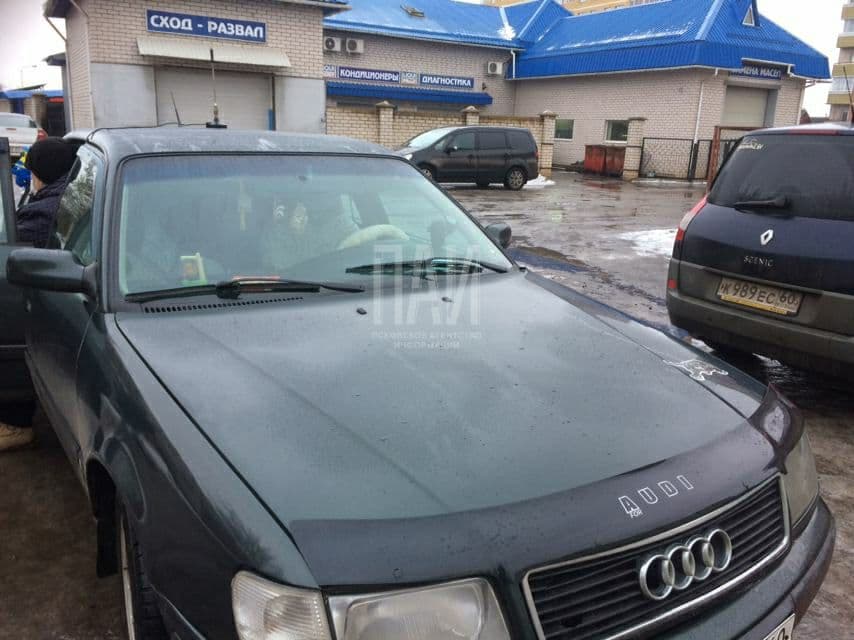 62-летняя женщина попала под колеса Audi в Великих Луках