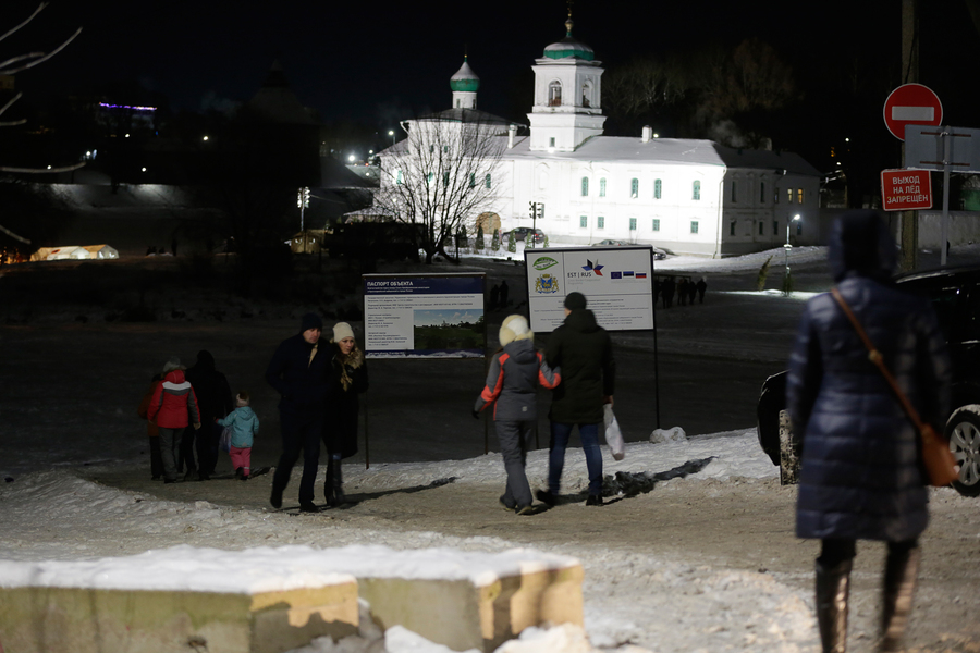 Ночной репортаж с крещенских купаний в Пскове