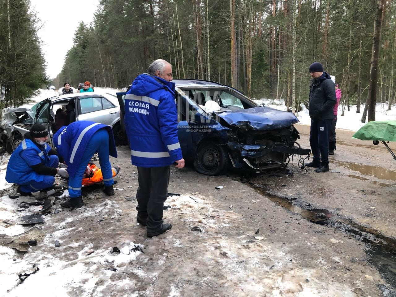 Один человек погиб и два пострадали при столкновении двух автомобилей в Невельском районе