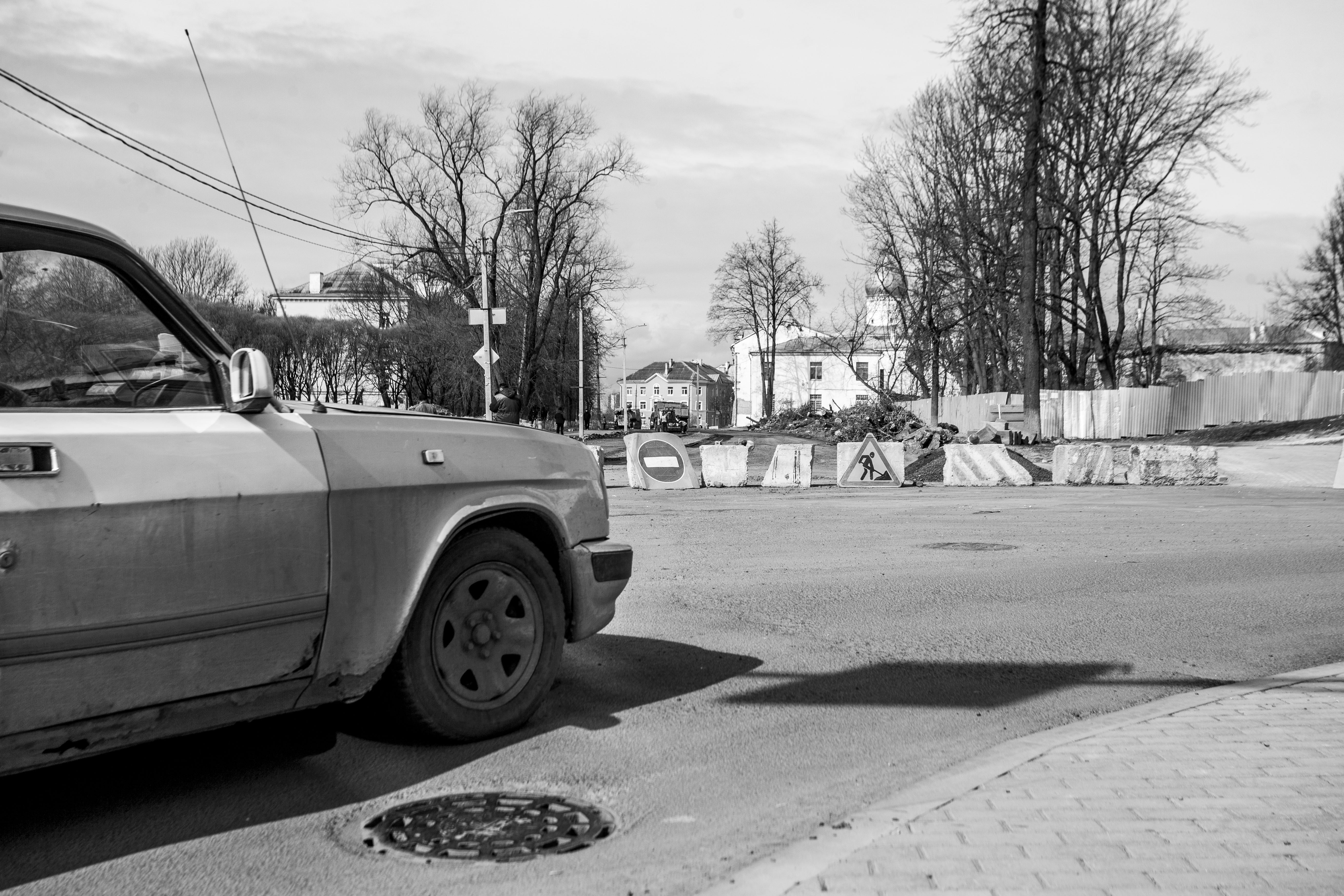 Фоторепортаж: Как проходит ремонт дороги на улице Леона Поземского