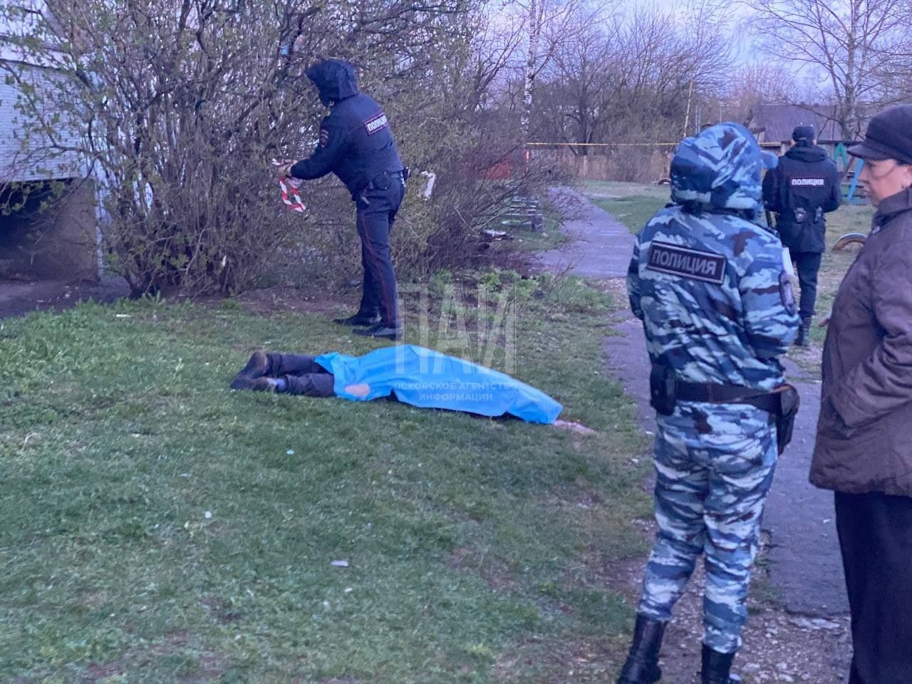 Мужчина выпал из окна 9 этажа в Пскове