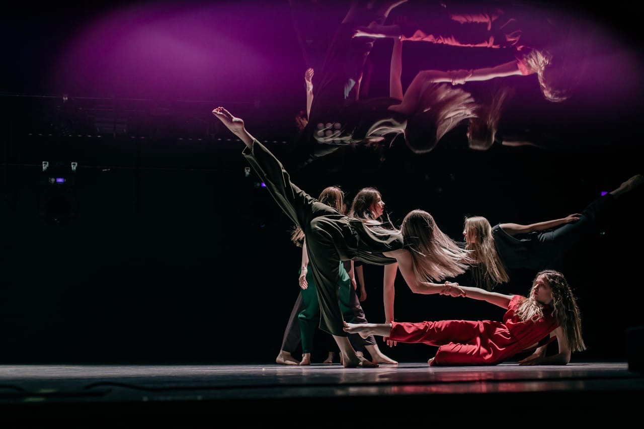 8 Dance Studio