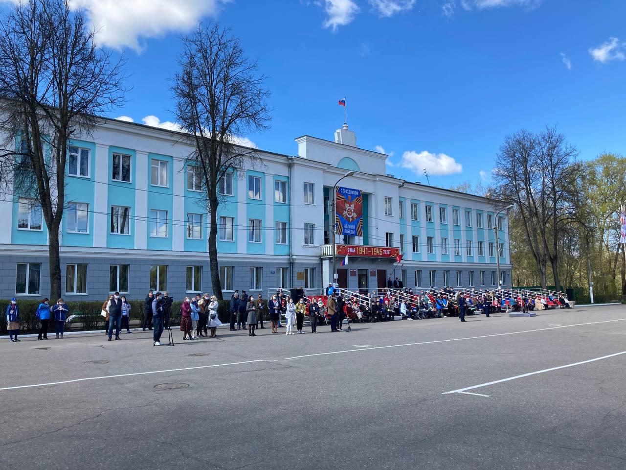 Парад на площади Ленина в Великих Луках