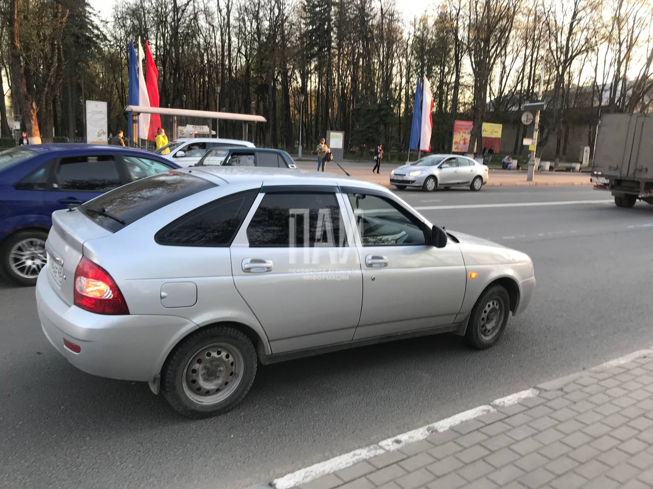 Водитель Lada Priora сбил девочку на пешеходном переходе в Пскове 