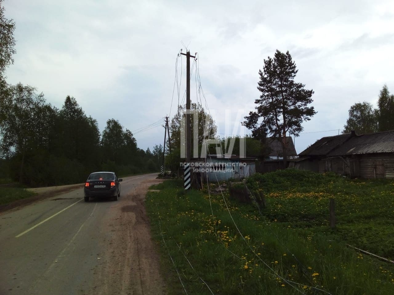 В Порхове устраняют последствия урагана