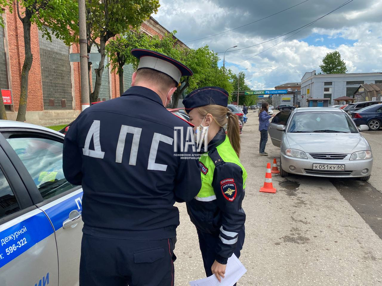 Ребёнок попал под колёса автомобиля в Пскове 
